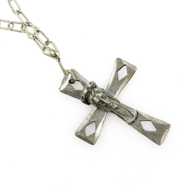 passion of christ necklace pendant depicting jesus face on cross