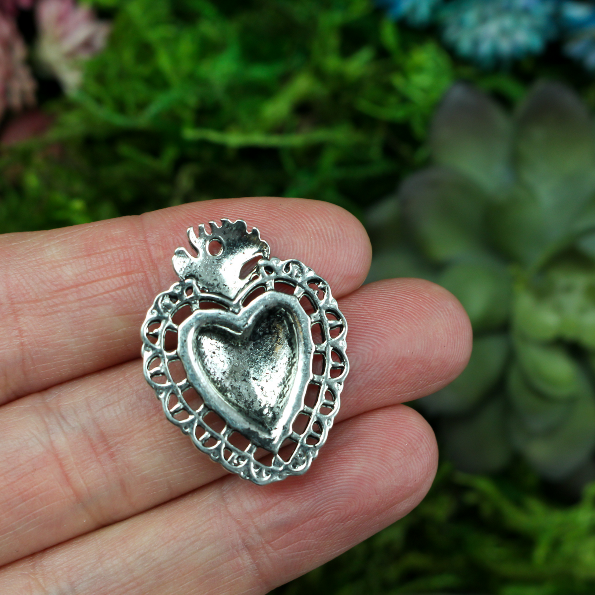 Flaming Holy Heart Charms - Ex Voto Milagro Style Sacred Heart - 5pcs