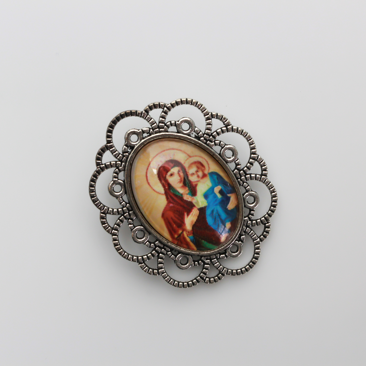 Silver tone oval bezel brooch pin with an ornate filigree border. The tray size on this bezel is 25mm x 18mm
