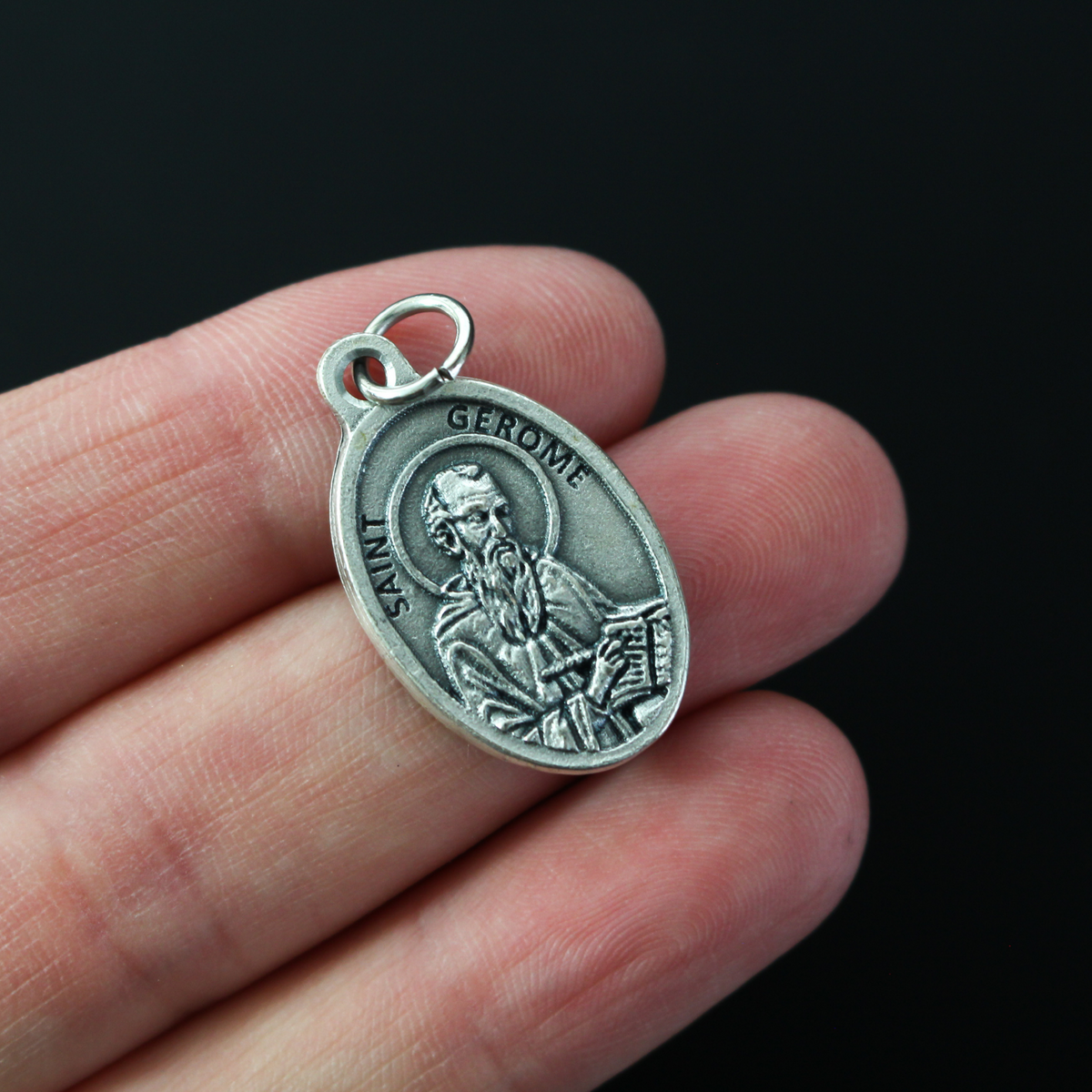 Saint Gerome (Jerome) medal that depicts the saint on the front and the reverse is marked "Pray For Us". 