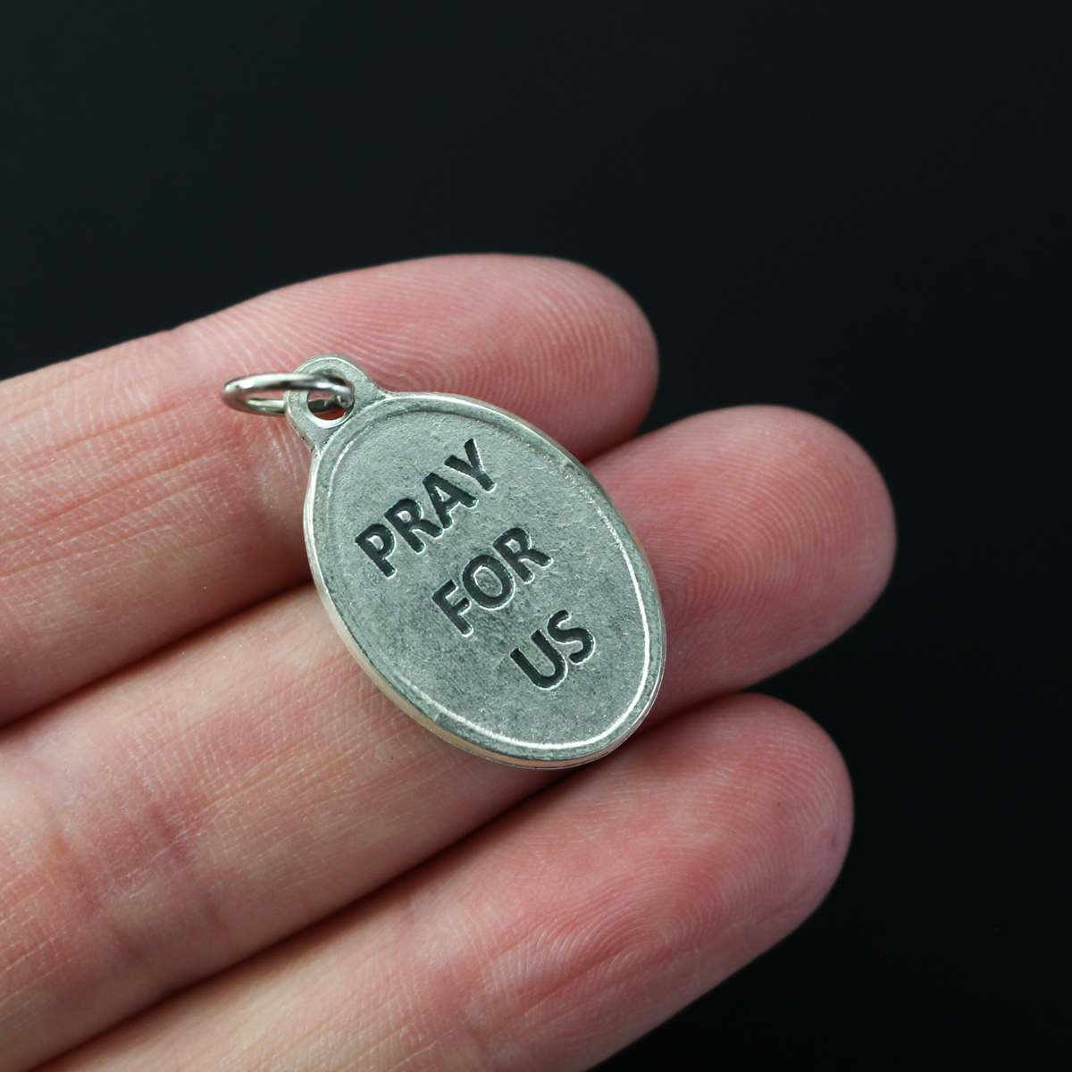 Saint Gerome (Jerome) medal that depicts the saint on the front and the reverse is marked "Pray For Us". 
