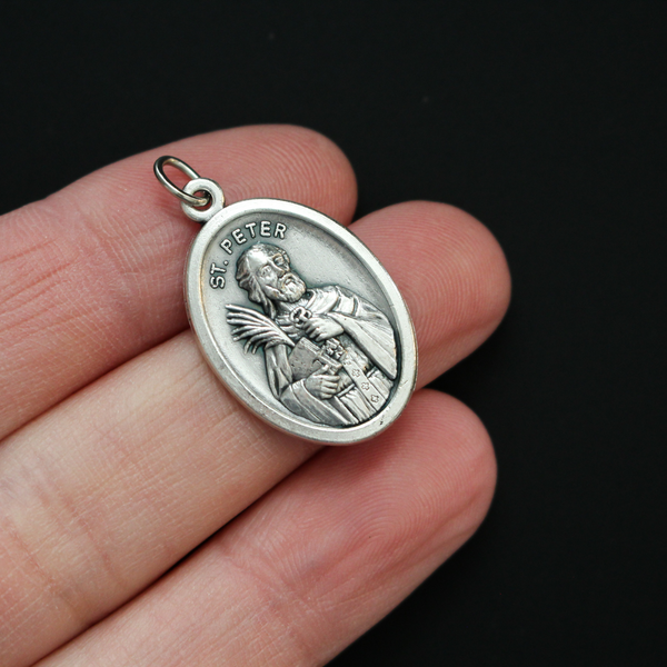 Saint Peter oval medal that depicts the saint on the front and "Pray For Us" on the back