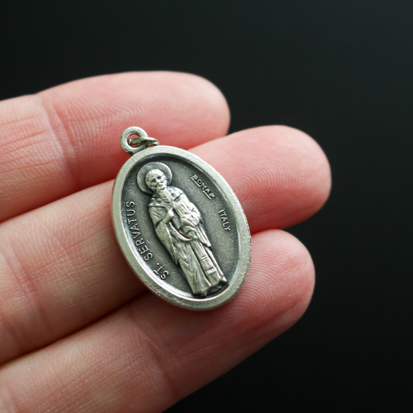 Saint Servatius medal. The front depicts the saint and the reverse side is marked "Pray For Us"