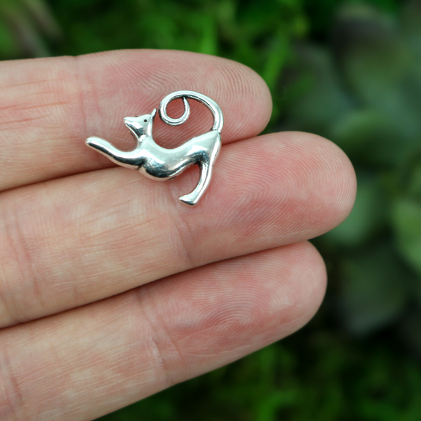 silver tone cat stretching charm